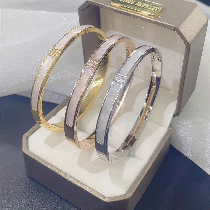 

Новинка 2023, простая белая доска для моллюсков, металлический геометрический пересечение уксусной смолы, Открытый браслет для женщин и девушек, ювелирные изделия