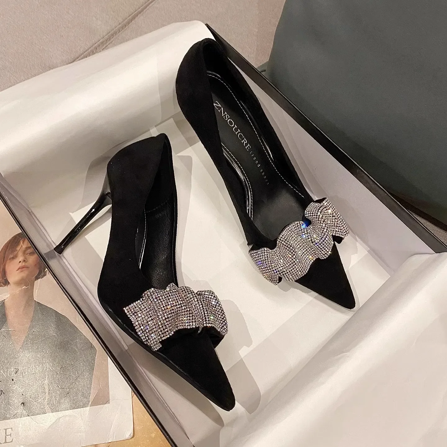 Женские туфли без шнуровки со стразами бархатные с кристаллами женская обувь