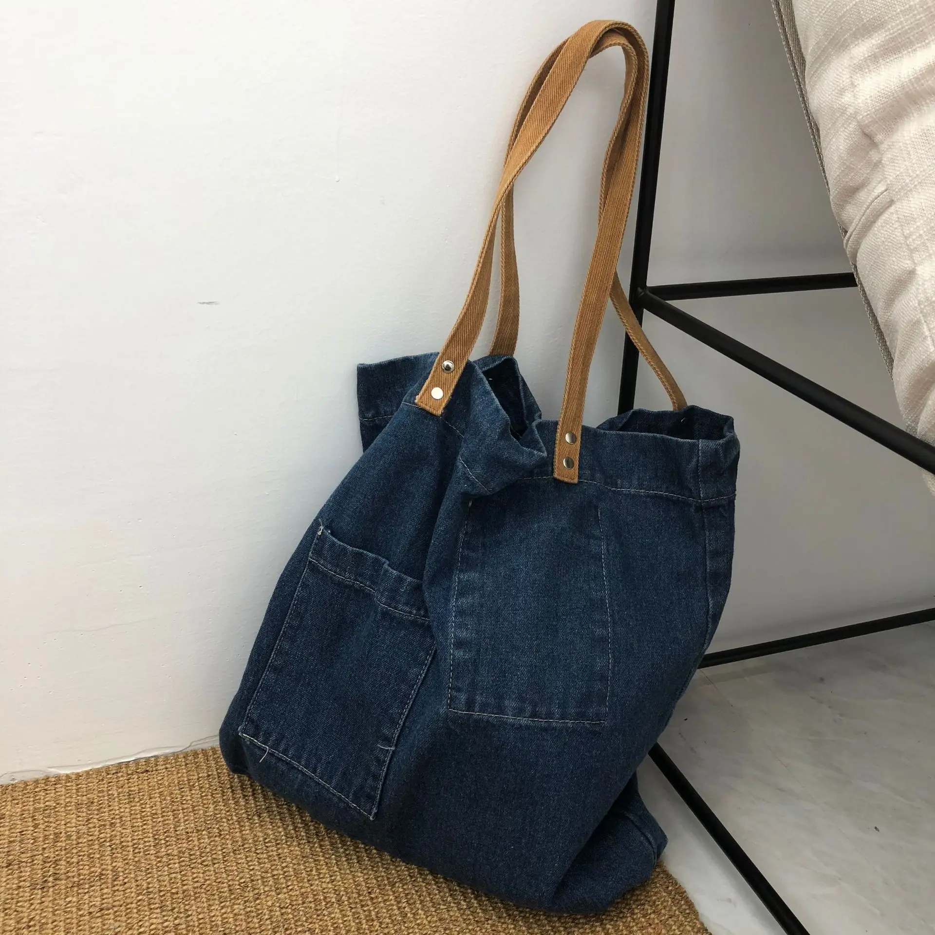 

Дизайнерская сумка из воловьей кожи для девушек, модная джинсовая сумка на ремне для женщин, Повседневная сумка для покупок из денима, школьные портфели для книг, вместительные тоуты