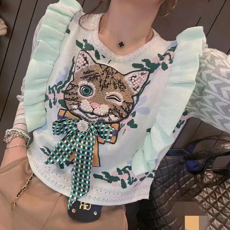 Короткий трикотажный женский свитер с круглым вырезом свободный оборками и