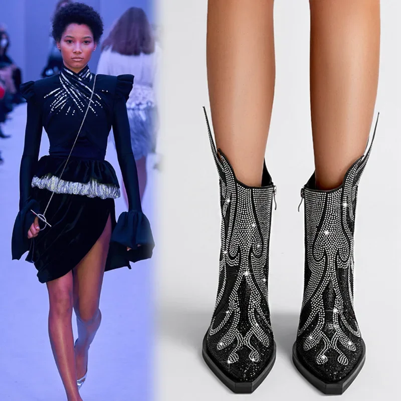 Ботильоны на массивном каблуке в стиле ретро с квадратным носком и стразами