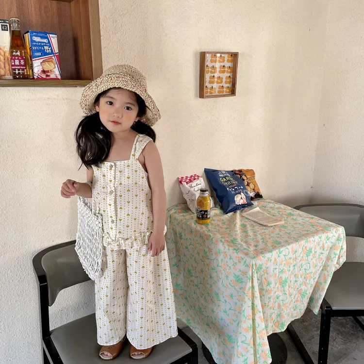 

Новинка лета 2022, милый комплект из двух предметов для девочек, корейский топ + штаны, наряды для маленьких девочек, детская одежда