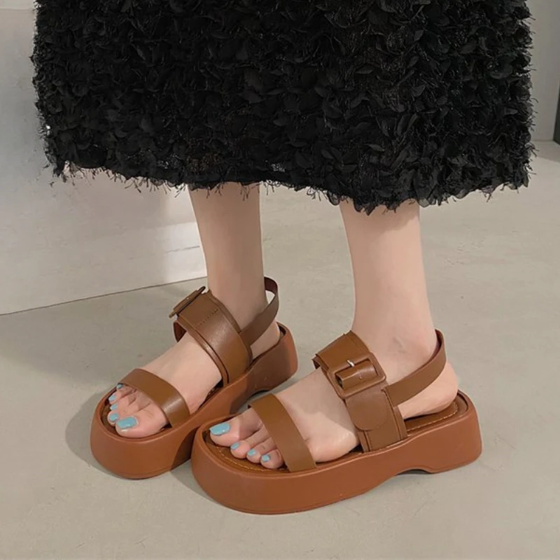

Летние женские Роскошные Дизайнерские повседневные сандалии-гладиаторы, женская обувь, простая пляжная обувь на толстой подошве 2023