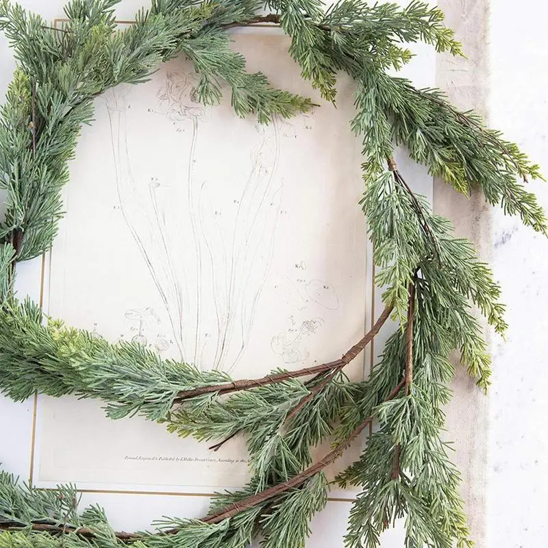 

Christmas Wreaths Artificial Christmas Garland for Fireplaces Stairs Front Door New Year Decoration for Outdoor or Indoor Use