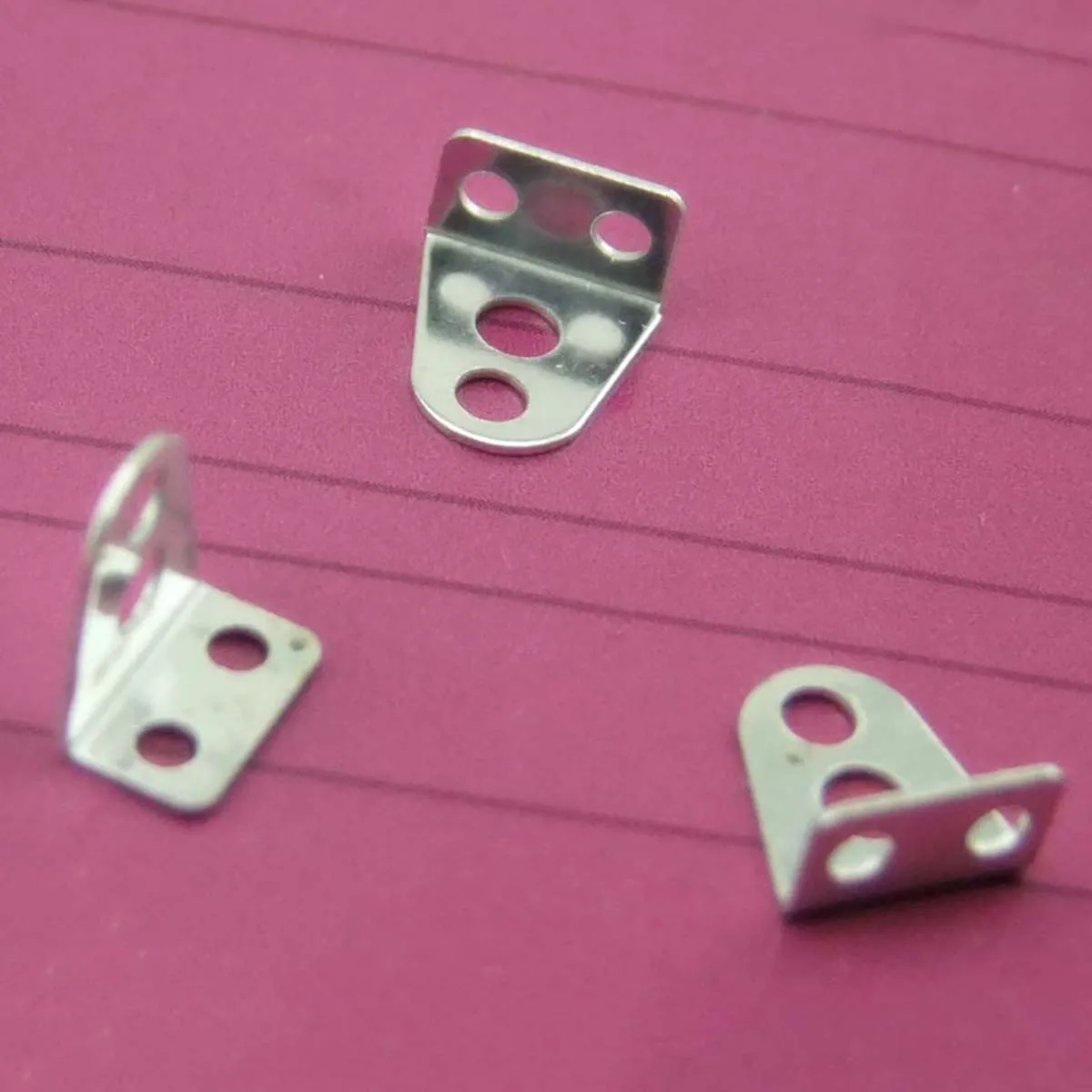 

20Pcs Small Iron Angle Codes 90 Degrees Right Angle Axle Holder Multi-hole Connector L-shaped Bracket Protector Shelf Bracket