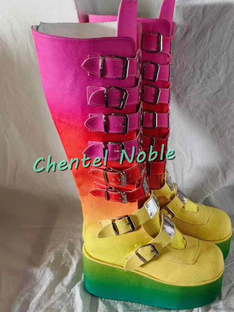 Радужные женские сапоги до колена с несколькими пряжками зимние модельные туфли
