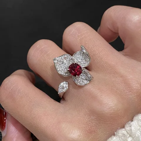 Позолоченное кольцо с цирконами