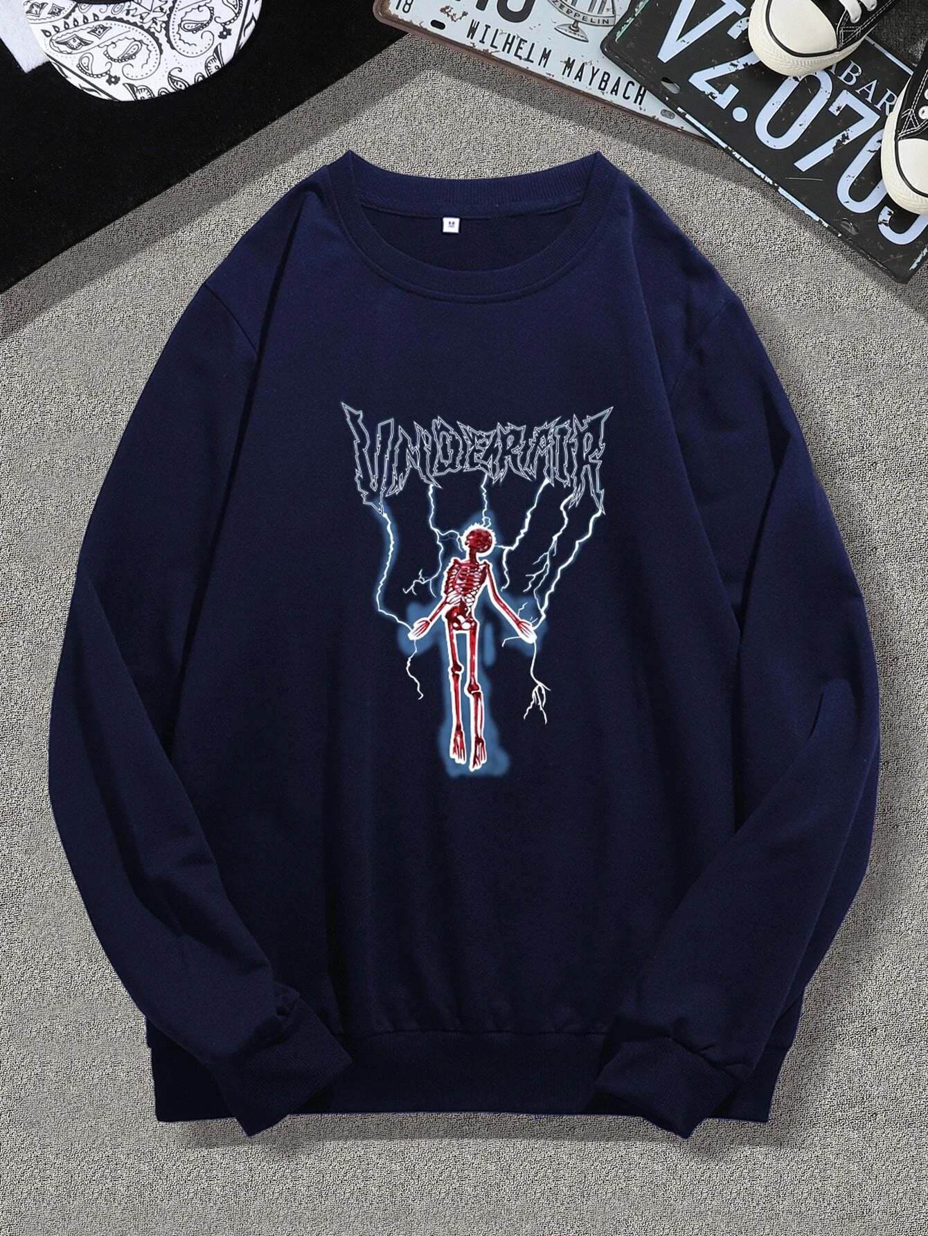 

Men Letter And Skeleton Print Pullover