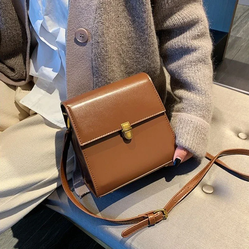 

Женская сумка в стиле ретро, простая сумка через плечо, сумка на плечо в Корейском стиле, кожаная маленькая квадратная сумка