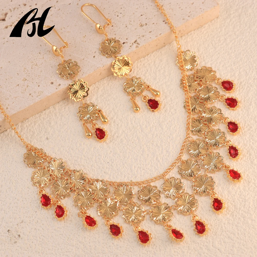 Комплект ювелирных изделий из колье серёг браслета и кольца