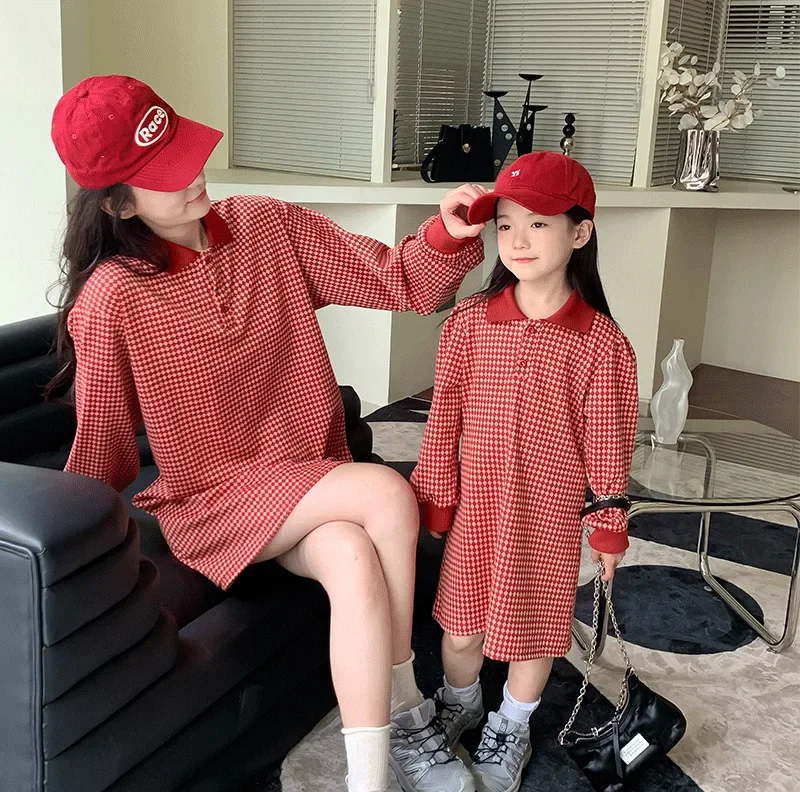 

Одинаковое платье для матери и дочери, поло с длинным рукавом, семейная одежда, корейская мода, одежда для мам и маленьких девочек, женские платья