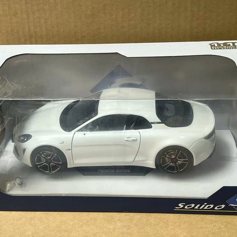 Модель автомобиля из сплава масштаб 1:18