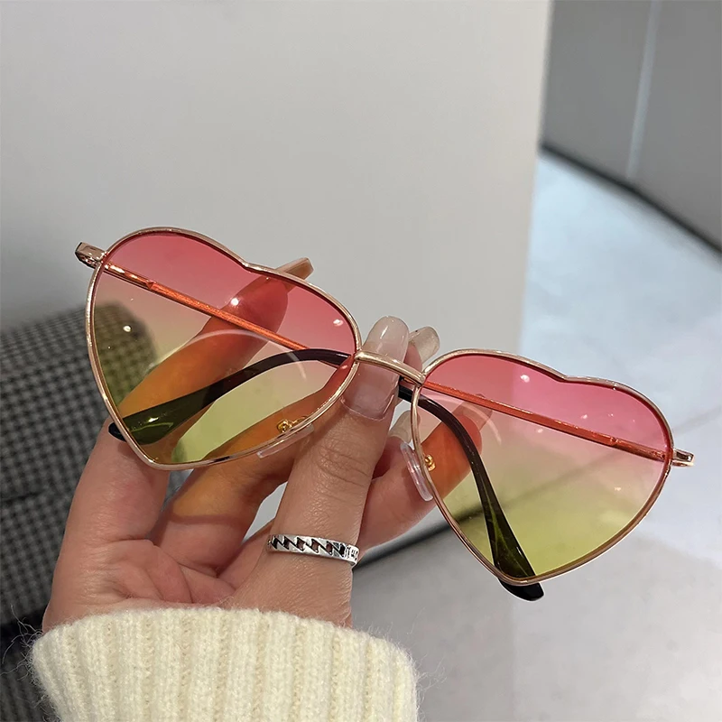 

Очки солнцезащитные женские цветные в металлической оправе, Модные Винтажные, в форме сердца, дизайнерские