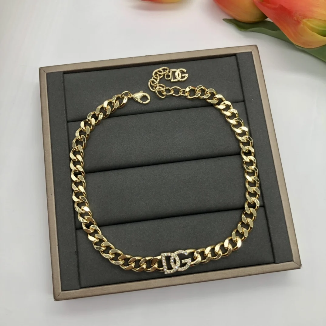 

European and American popular inlaid necklace