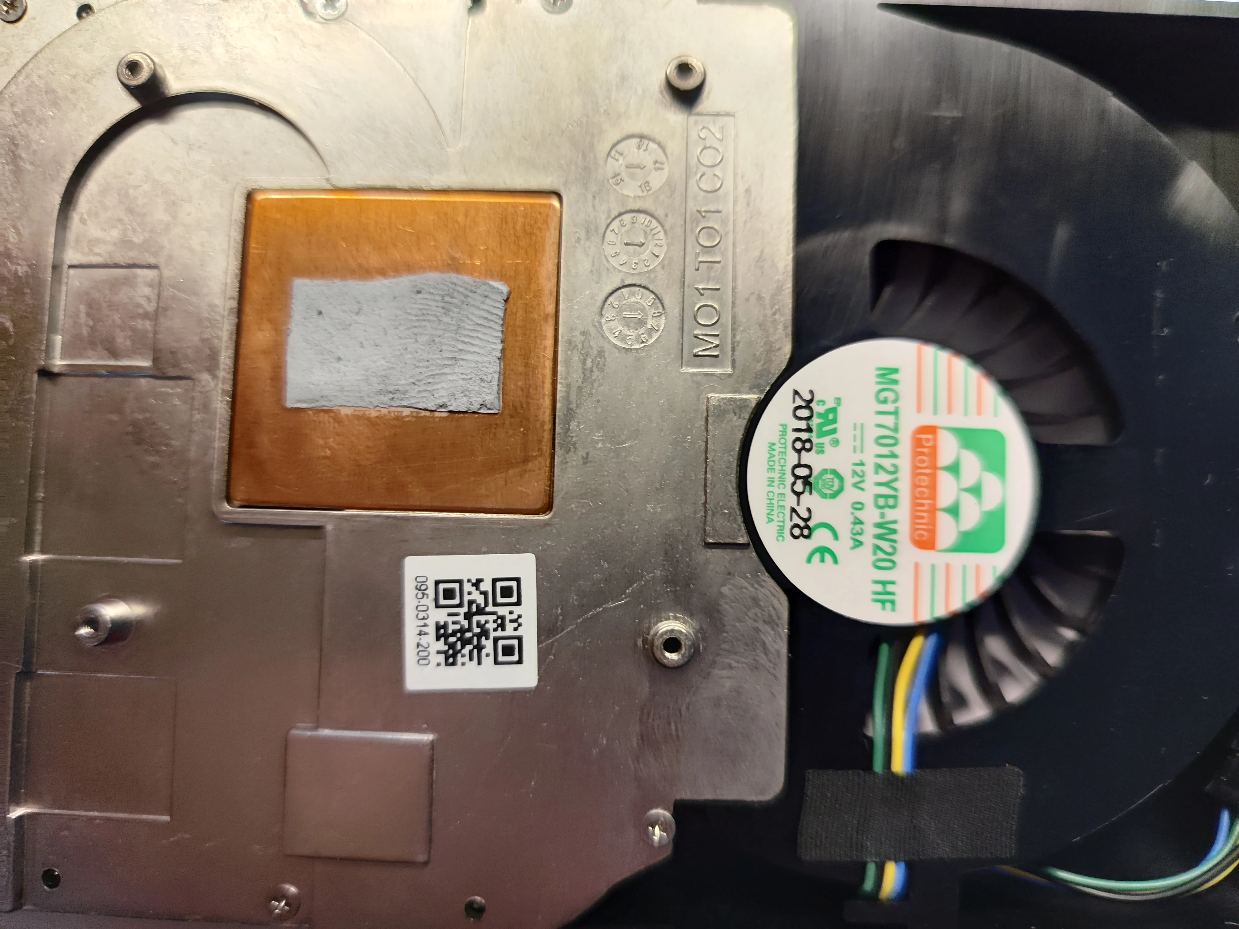 Новый радиатор-кулер для видеокарты Quadro M2000 5 ГБ MGT7012YB-W20 HF DC12V 0 43A