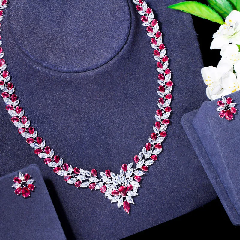 Комплект из колье и серёг с фианитом