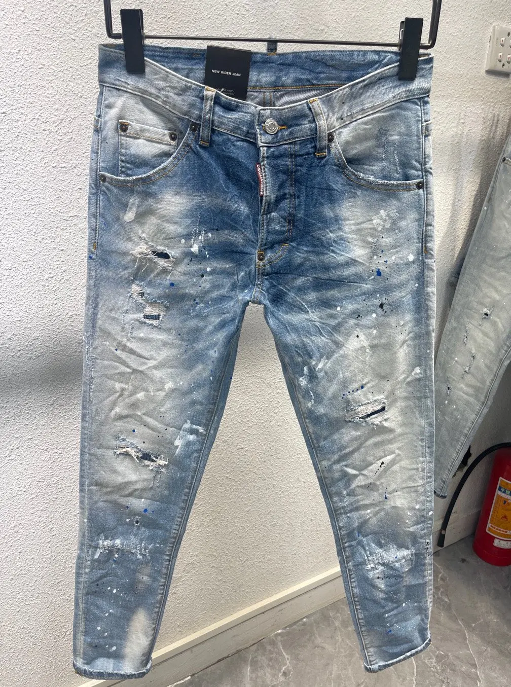 

2022 New Worn Simple D2 Men's Self-cultivation Ripped All-match Stretch Jeans Tight-fitting Small Straight