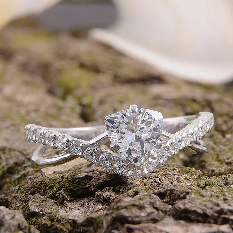 Очаровательное блестящее кольцо на палец для свадебной церемонии