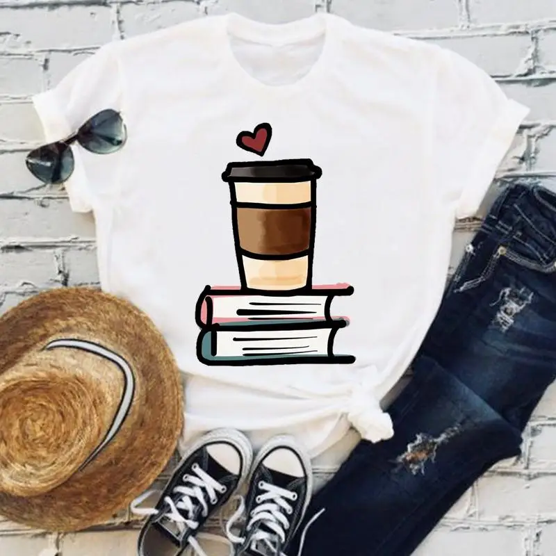 

Футболка женская с коротким рукавом и принтом «Книги»