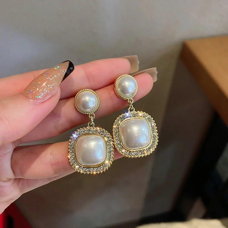 

Arrival New French Retro Pearl Earrings Temperament Minority Design Earrings Women's Exquisite Fashion Earrings Jewelry 2022