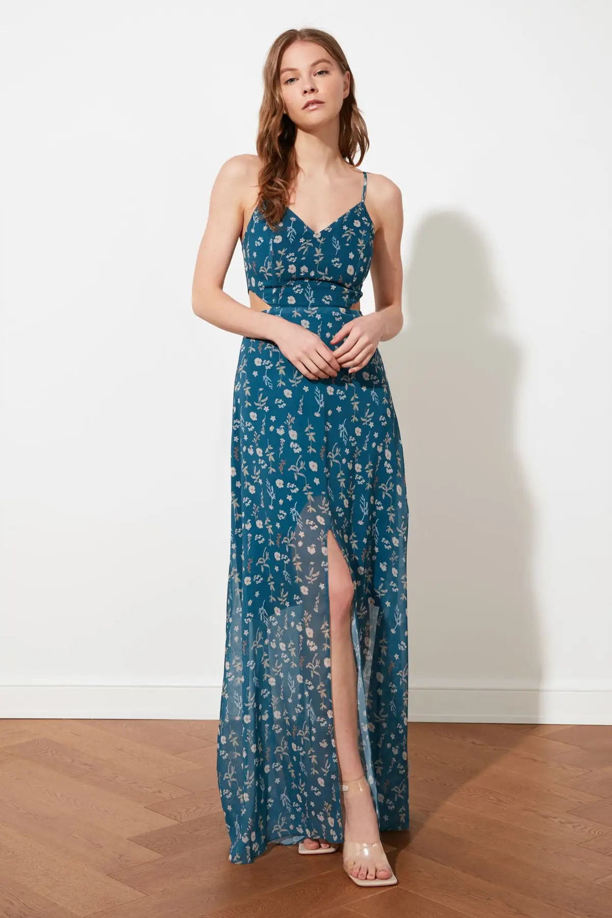 

Trendyol Flower Decorated Dress TWOSS20EL1270