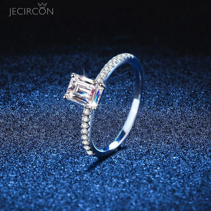 

JECIRCON 1ct Moissanite Diamond Ring for Women 925 Sterling Silver 4-claw Emerald Radiant Cut Moissanite Wedding Ring Jewelry