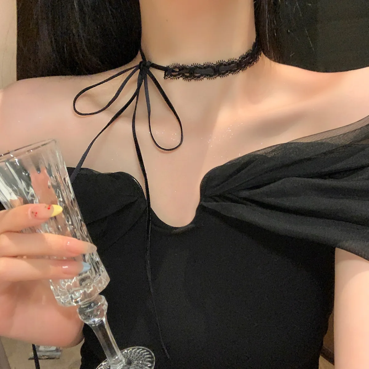 Женское ожерелье-чокер с бантом