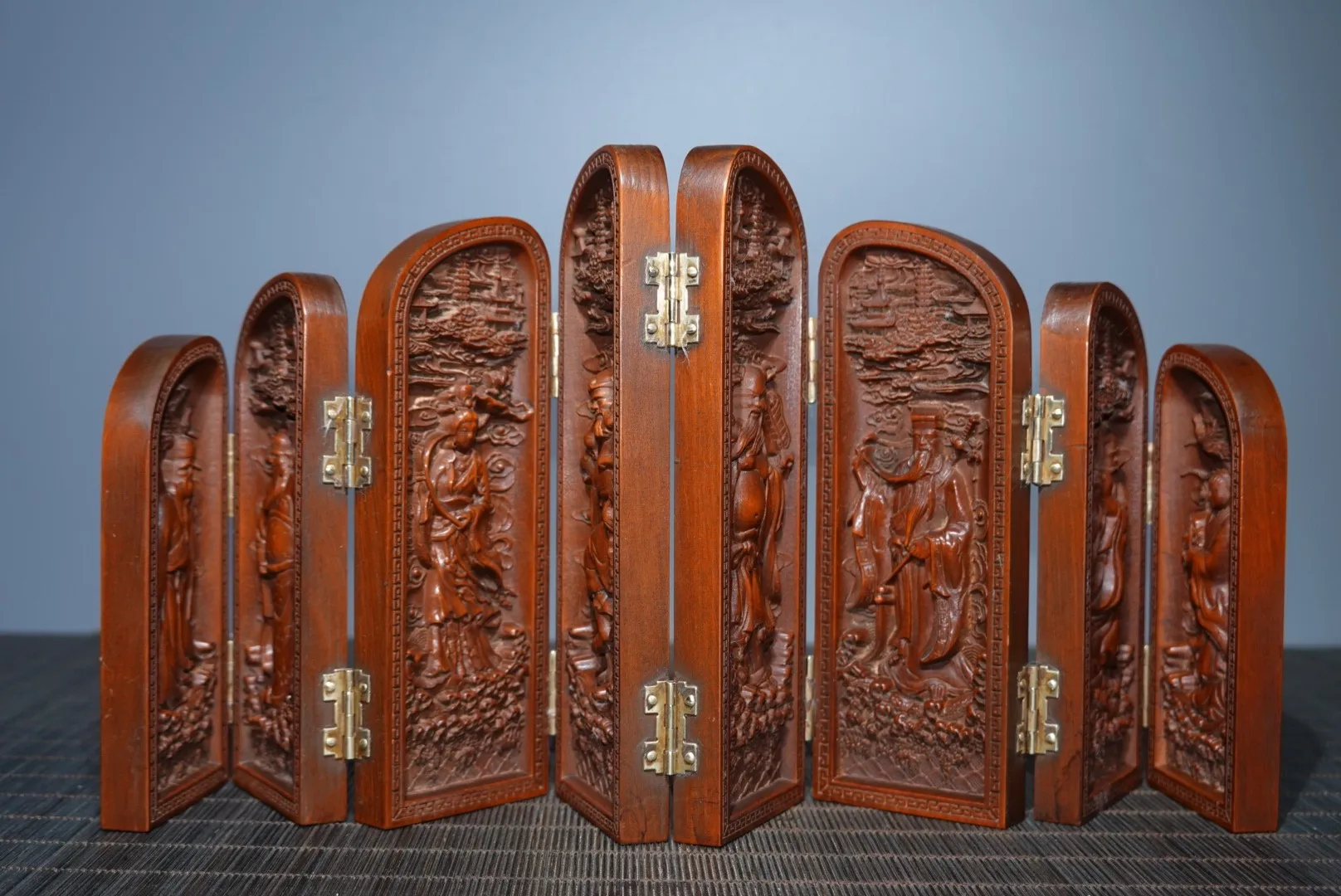 Подвеска китайская из натурального бокса Восемь Бессмертных пересекающих