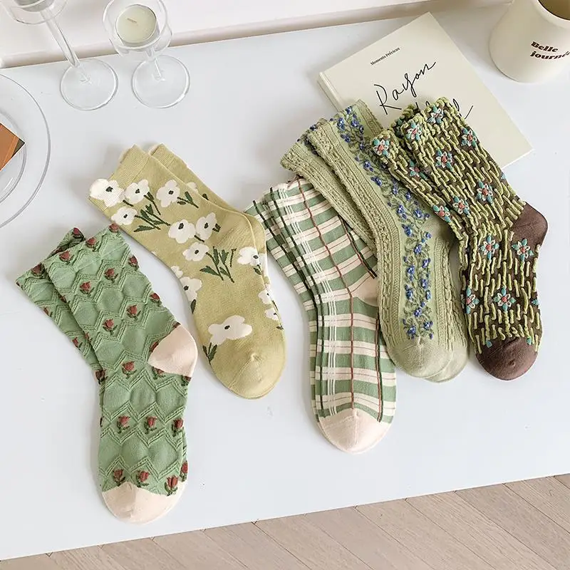

Japanese Style Women Socks Flower Embroidery Harajuku Retro Autumn Winter Women Retro Cotton Thermal Stockings