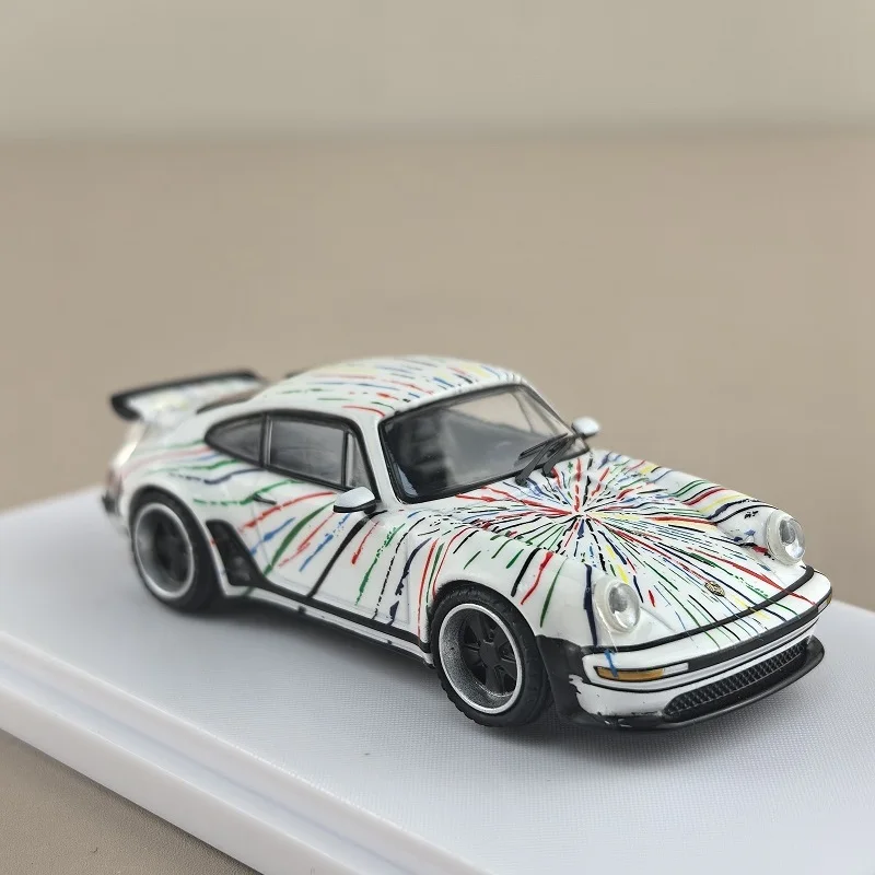 Фото Коллекционная модель автомобиля Porsche Singer Turbo 930 из сплава, масштаб 1:64, сувенир, украшение для витрины, подарок №3