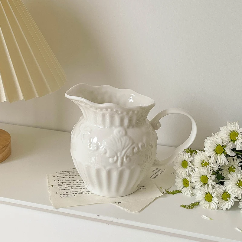 

INS style white retro relief ceramic small milk cup, milk pot, vase, European style high-end living room flower arrangement