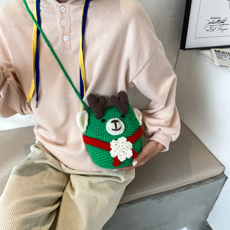 Милая маленькая круглая сумка бархатная плетеная на плечо женская простая