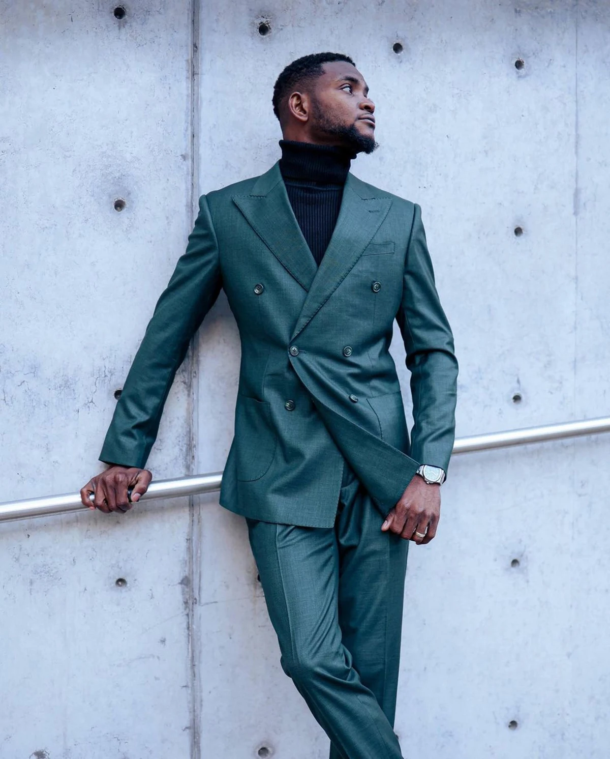 Рисунок 2 - Темно-зеленый мужской костюм из 2 предметов