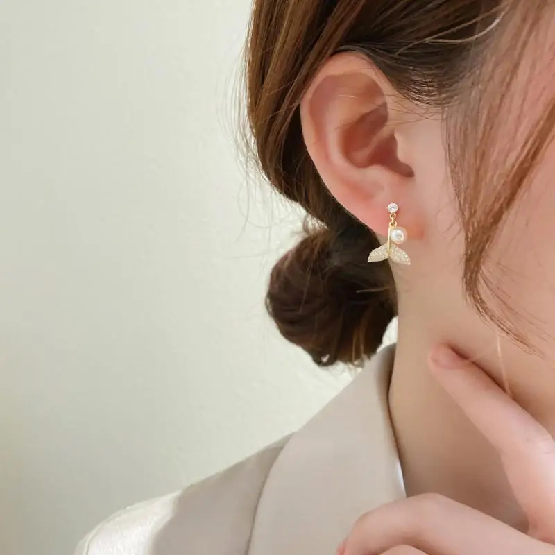 

2022 New Fashion Pearl Fishtail Ear Stud Gold Color Summer Korean Style Earrings For Women As An Anniversary Gift For Grilfriend