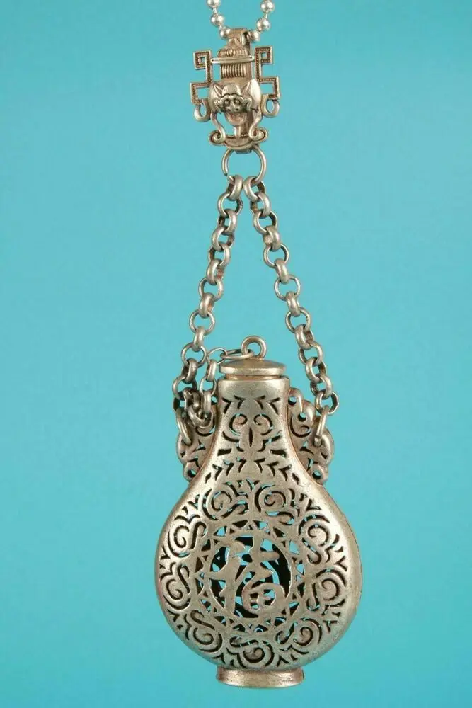 

Tibetan Silver Unique List Hollowed Word Statue Style Snuff Bottle Pendant