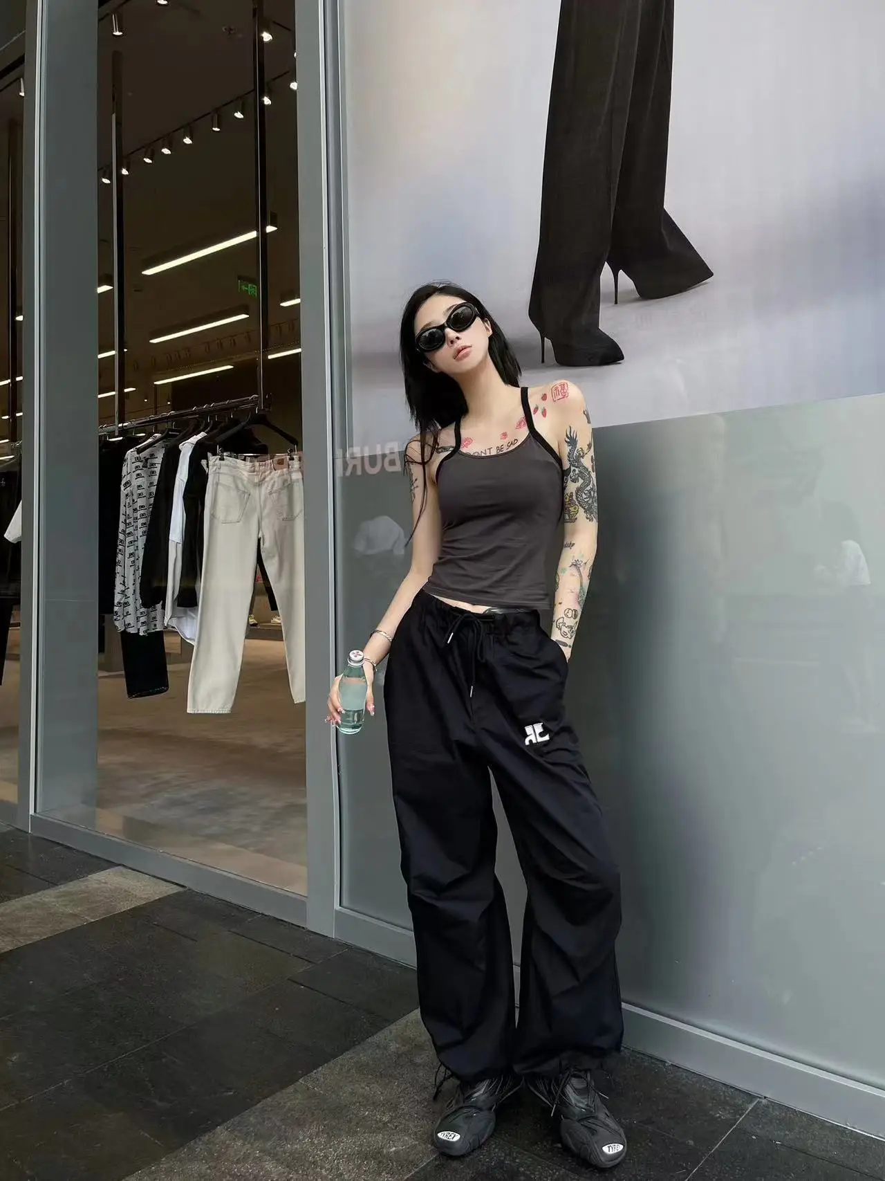 

2023 spring and summer new casual women's pants fashion wear can pull down design fine cargo pants.
