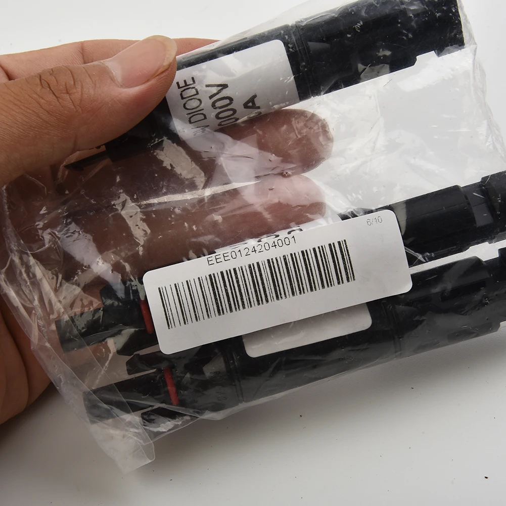 

Solar Panel Solar Photovoltaic 10/15/20/30A 1000V Cable Blocking Diode Compatible Connector Protection Function