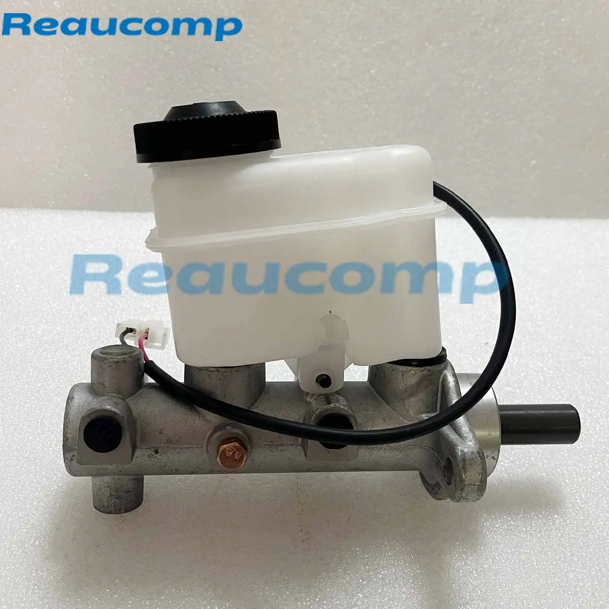 

УМ 8143400 Главный тормозной узел UM814-3400A для Ford EVEREST 2002-2006 Ford RANGER 1999-2006 UM81-43-400A