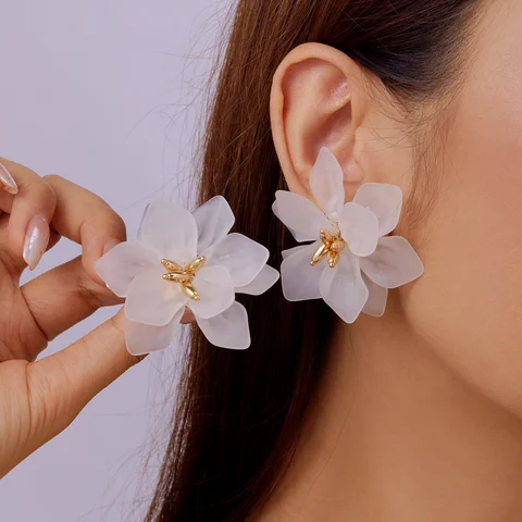 Серьги-капельки belleper белые цветы