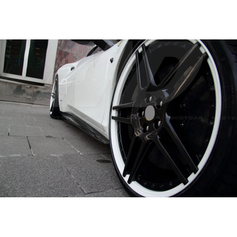 Фото Накладки на пороги Novt Rosso Style из карбона для Ferrari 458 Italia и Spider 2011-2013 №5