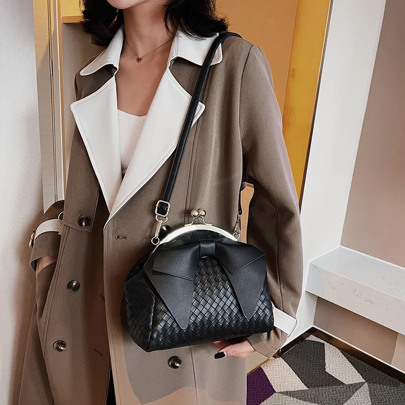 Solid Trend Clutch Female Party Handbags Pleated Handbag Shoulder Bag for Women Clutch Purses Crossbody Bag Female Bolsa