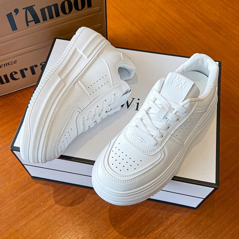 Новинка 2024 Повседневная дышащая и удобная спортивная обувь на толстой подошве