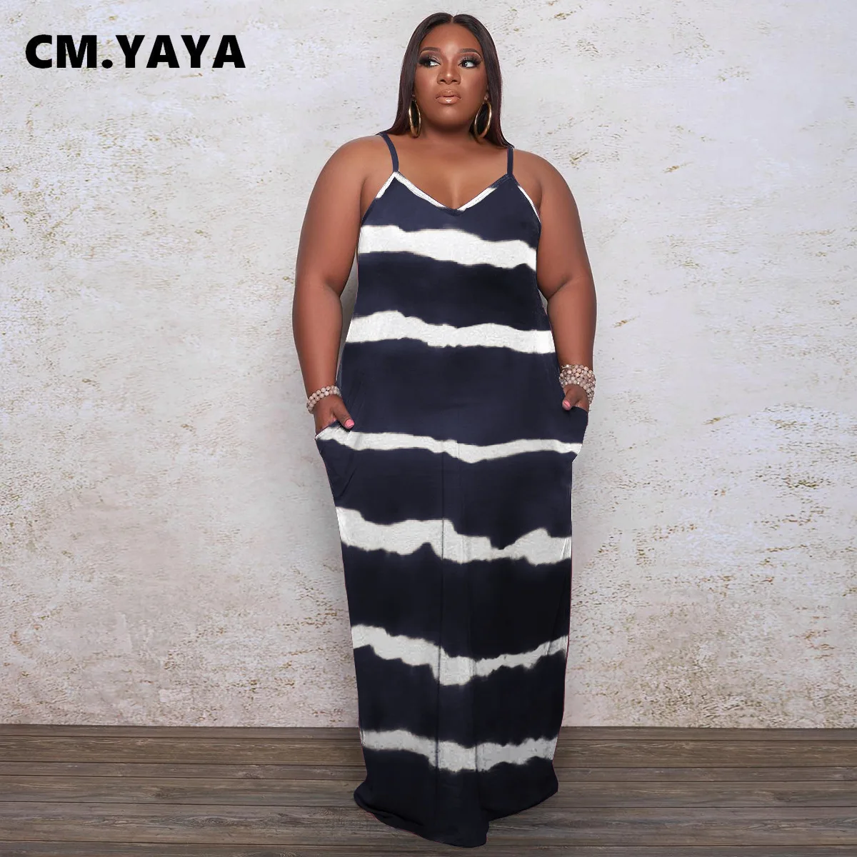 Женское длинное платье на бретелях-спагетти с карманами |