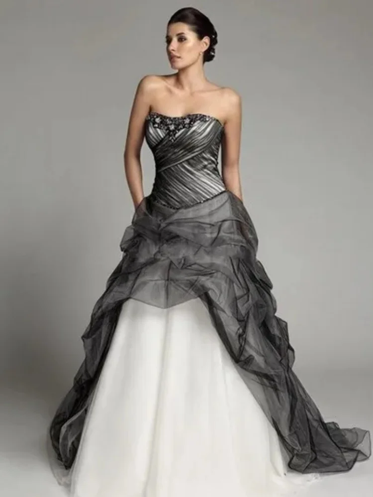 Черно-белые свадебные платья 2025 года готические винтажные принцессы с оборками