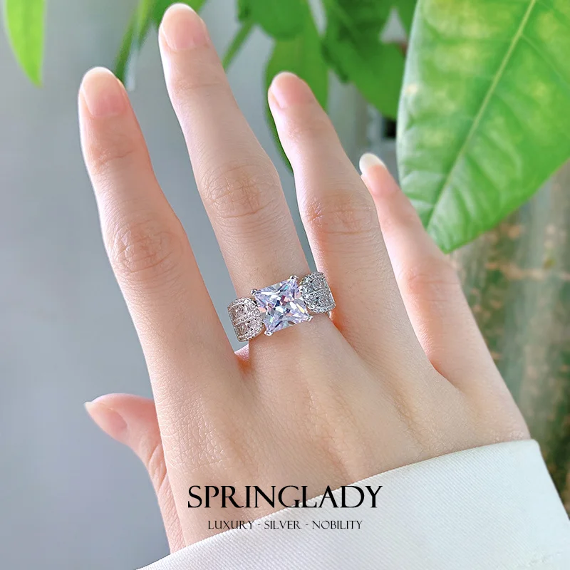 

Женское кольцо из серебра 925 пробы, с квадратным фианитом