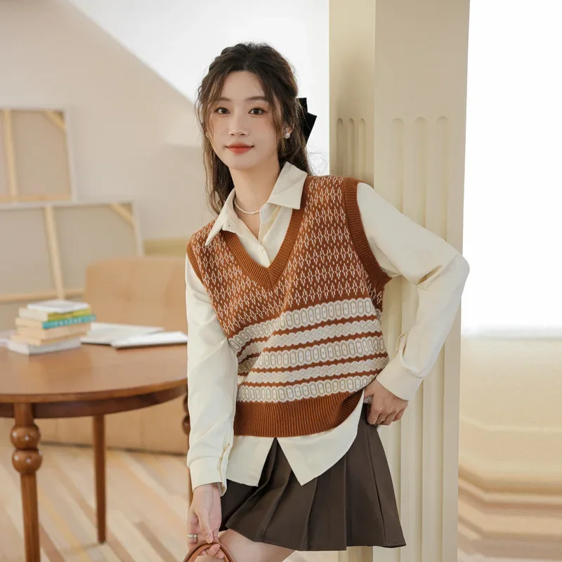 Женский вязаный свитер жилет осень 2023 новый стиль корейская версия многослойная