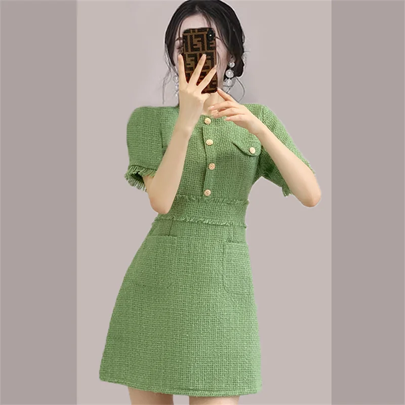 

Зеленое твидовое платье, цельное летнее платье в Корейском стиле, красивое женское элегантное облегающее короткое платье с круглым вырезом, пуговицами и коротким рукавом