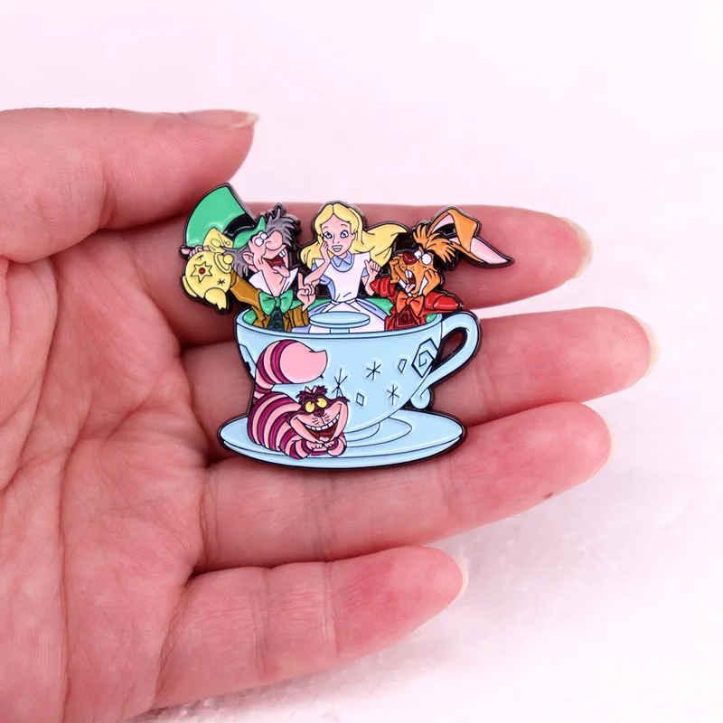 Эмалированные булавки с героями мультфильма Алиса в стране чудес