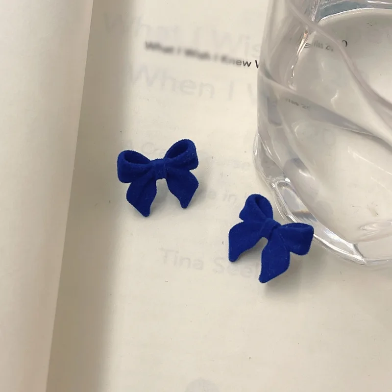 

Новые весенние серьги-гвоздики вельветового синего цвета, нежные темпераментные серьги с бантом для женщин, роскошные ювелирные изделия