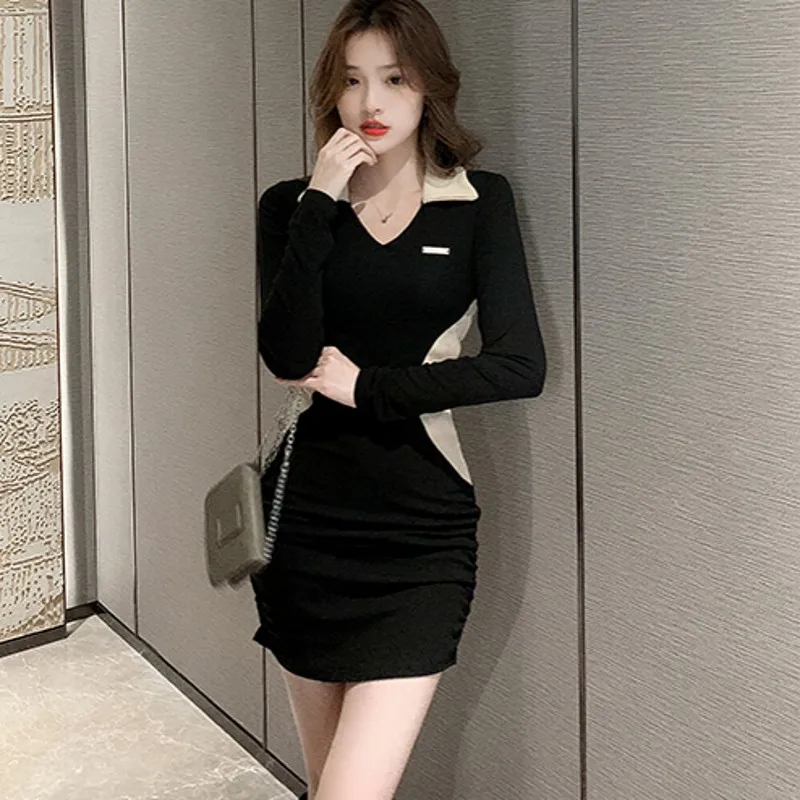 

Женское трикотажное платье-свитер с длинным рукавом и V-образным вырезом